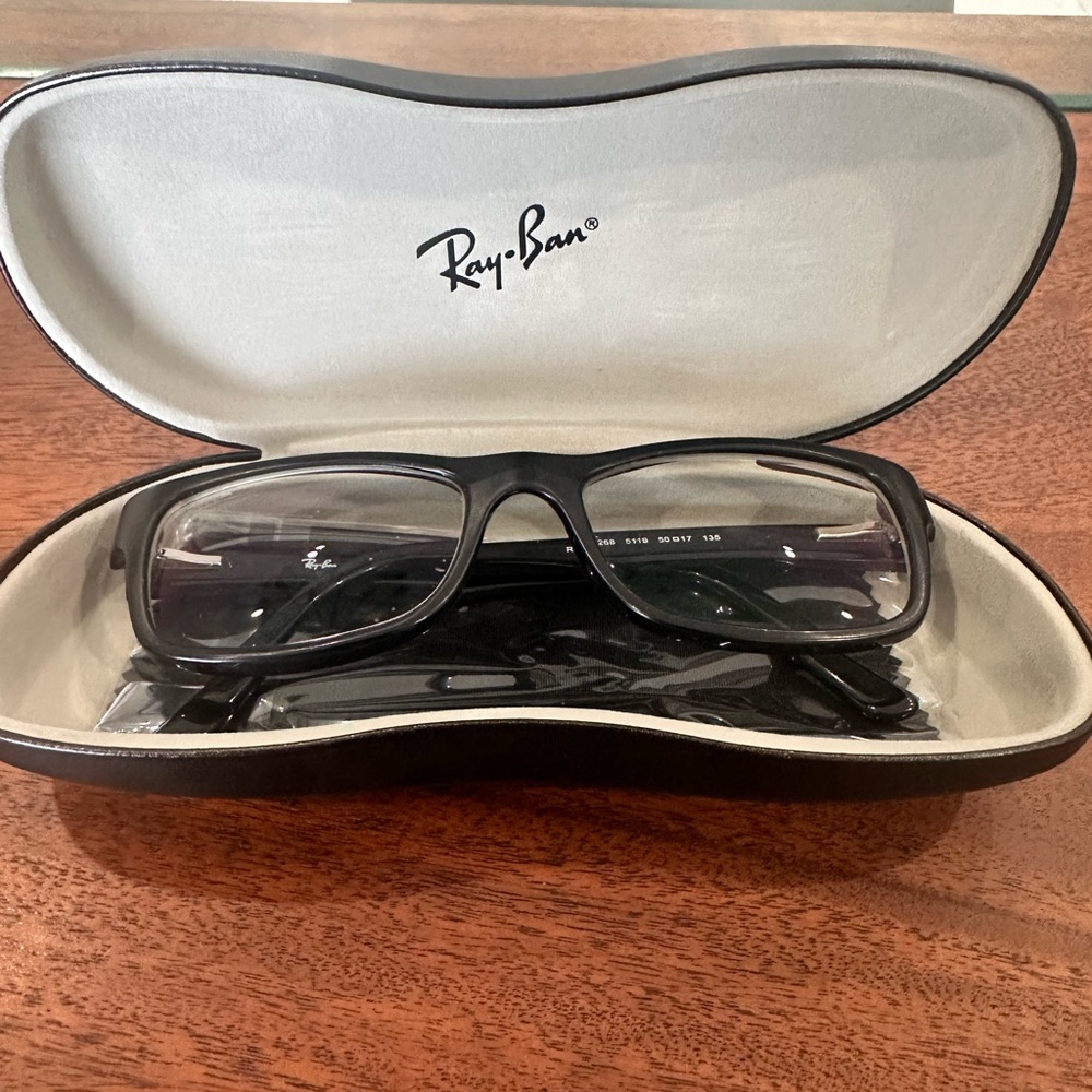 Ray-Ban eyeglass frame. Great condition. Comes with case and duster.